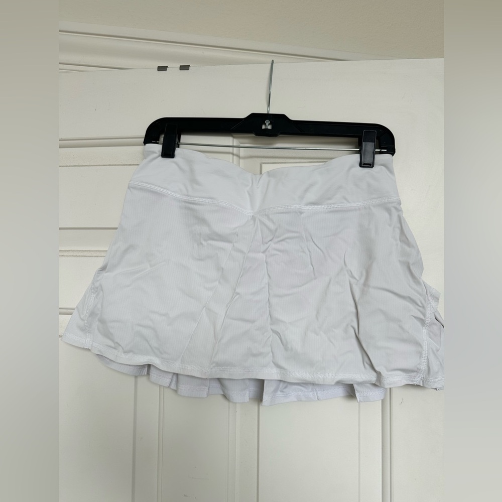 White “pace setter” lululemon skort - size 6